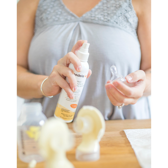 Medela Quick Clean Breast Pump & Accessory Sanitizer Spray, 8oz